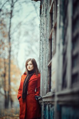 parkta genç bayan portresi