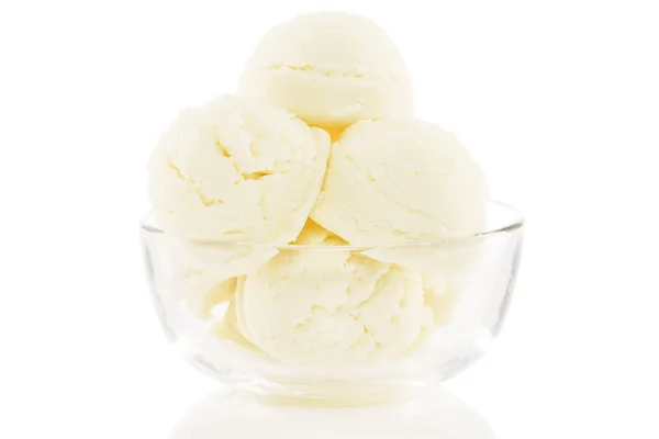 アイスクリームのボールで満たされたガラスのボウル — ストック写真