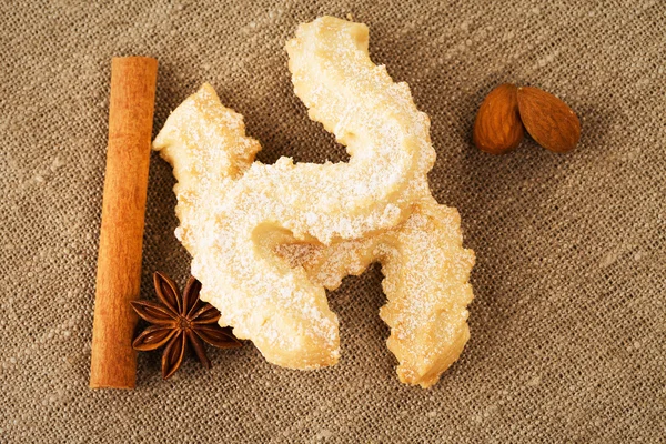 Biscuits au beurre avec anis et cannelle — Photo