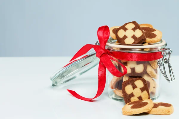 Kerstkoekjes in een glazen pot — Stockfoto