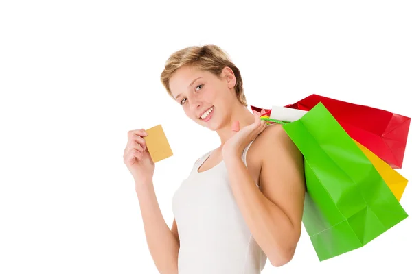 Mujer de compras feliz con tarjeta de crédito y bolsas de compras — Foto de Stock