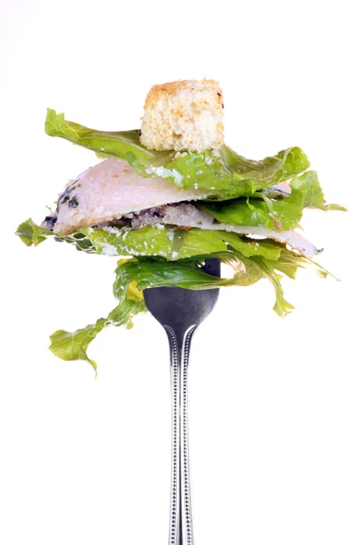Salada de ceasar de frango isolada em fundo branco — Fotografia de Stock