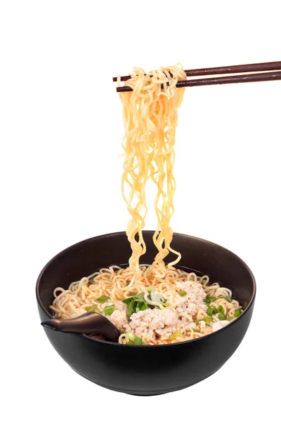 Eating instant noodle with minced pork bowl — Stock Photo, Image