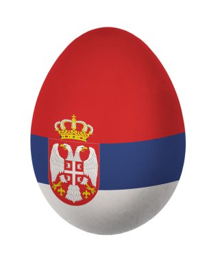 Beyaz arka plan üzerinde izole renkli Sırbistan bayrağı Paskalya yortusu yumurta