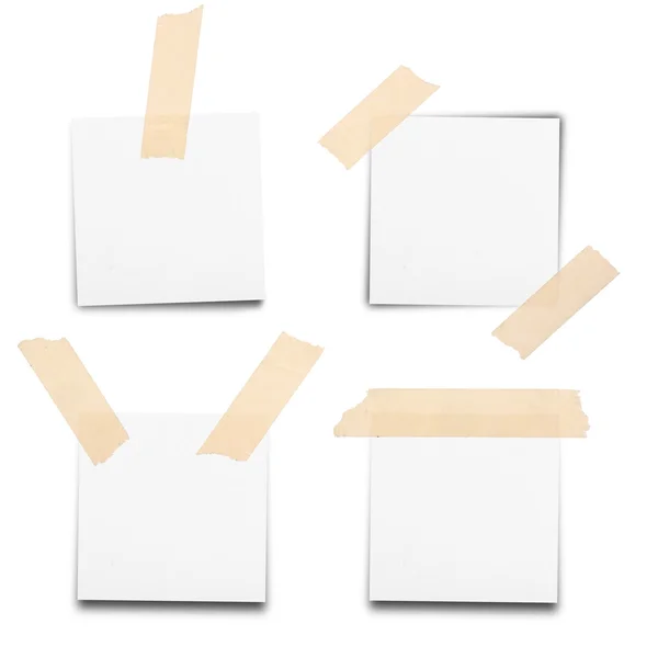 Klebeband auf Notizpapier isoliert auf weißem Hintergrund — Stockfoto