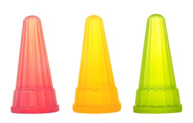 Beyaz arka plan üzerinde izole kırmızı sarı yeşil jöle