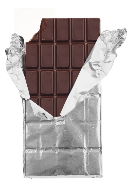 Bijten donkere chocolade bar geïsoleerde witte achtergrond — Stockfoto