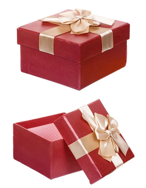 Caixa de presente de papelão vermelho presente isolado no fundo branco — Fotografia de Stock
