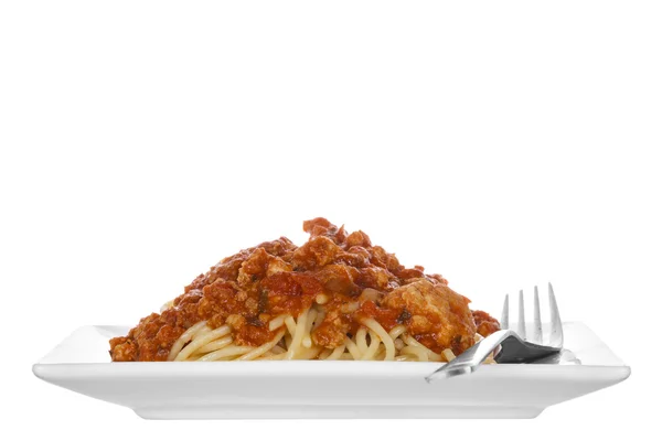 Espaguetis de pollo bolognese aislados sobre fondo blanco — Foto de Stock
