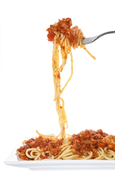 Spaghetti di pollo bolognese isolati su fondo bianco — Foto Stock