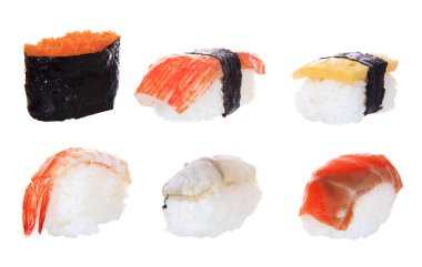 Beyaz arka plan üzerinde izole Japon nigiri suşi