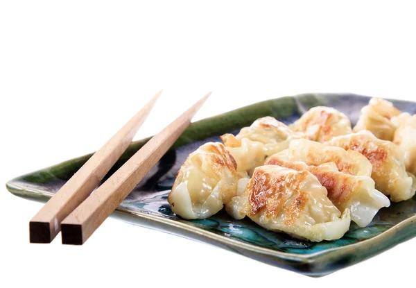 Japanische Gyoza-Schüssel isoliert auf weißem Hintergrund — Stockfoto