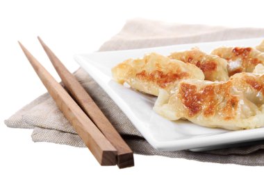 Beyaz arka plan üzerinde izole Japon sosu yemek