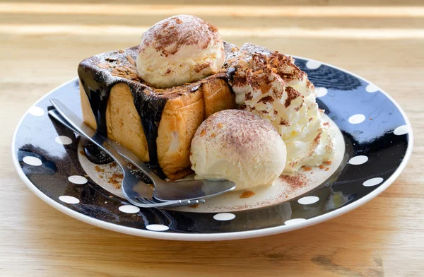 Vanilla ice cream on toasted bread with hot fudge