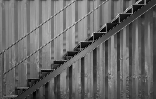 Грандиозная стальная лестница — стоковое фото