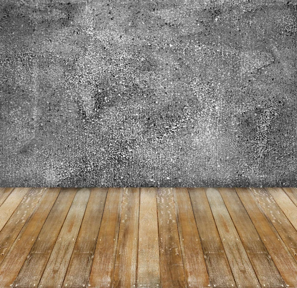 Parede de cimento grunge envelhecida abandonada e piso de madeira amarelo — Fotografia de Stock
