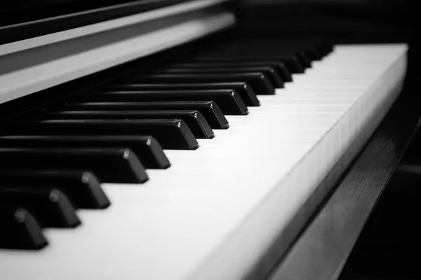 Piano noir close up — Photo