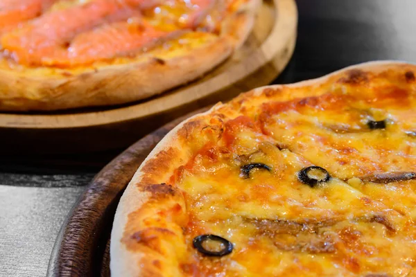 Oliwkowy pizza cienka — Zdjęcie stockowe