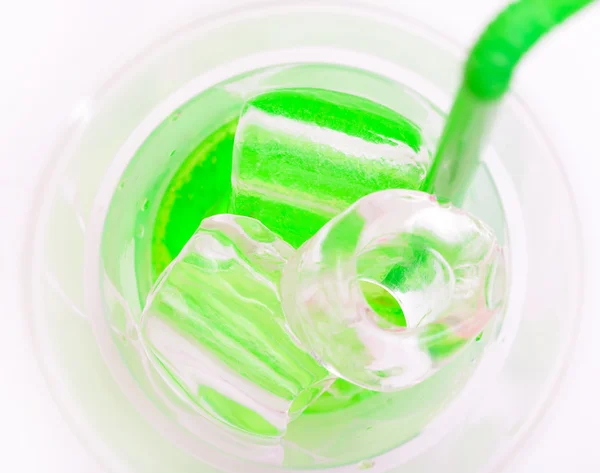 Sticlă de gheață cu înghețată de sodiu — Fotografie, imagine de stoc