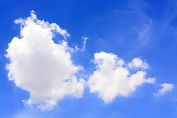 Nuvole bianche cielo blu — Foto Stock