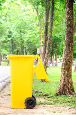 Sarı çöp kutusu Park
