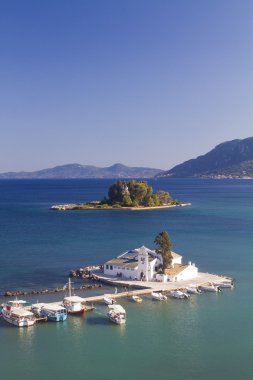 Korfu Adası üzerinden günbatımı