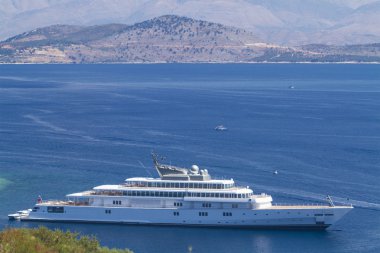 Korfu Adası üzerinden günbatımı