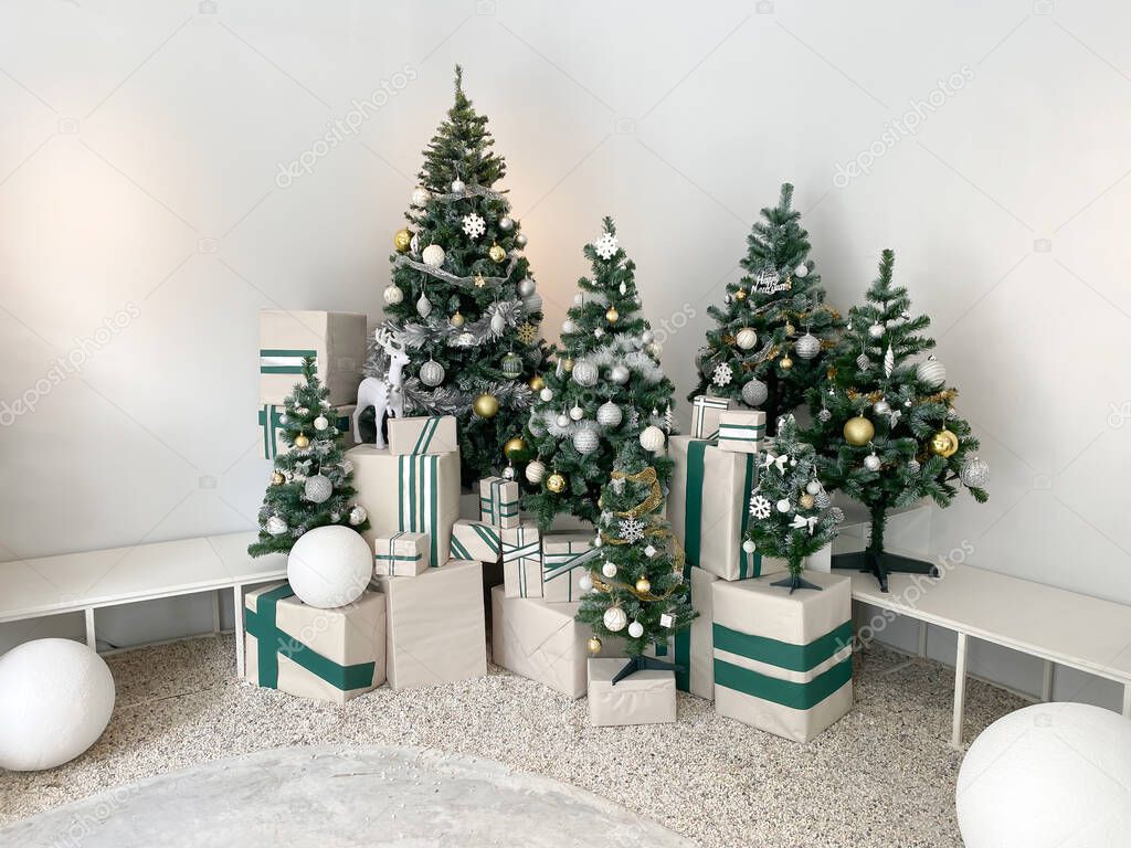 Beautiful christmas tree with decoration and gift boxes set