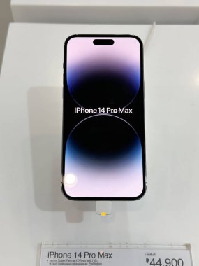 Trang, Tayland - 10 Ekim: iPhone 14 profesyonel maksimum satış 10 Ekim 2022 tarihinde Trang, Tayland 'daki istudio mağazasında resmen satılmıştır..