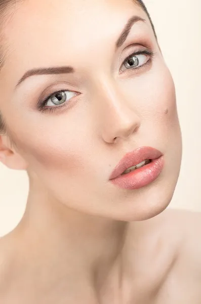 Retrato de mujer con maquillaje natural — Foto de Stock