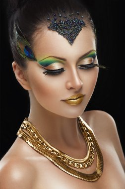 Altın makyaj kadınla