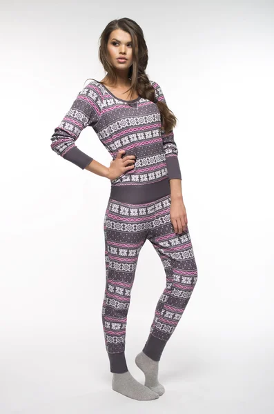 Frau im Pyjama — Stockfoto
