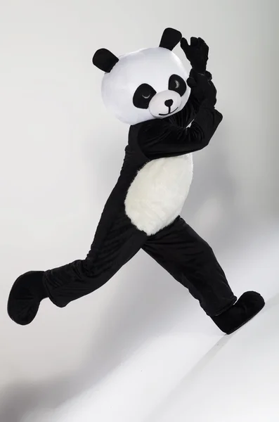 Homem de fato de panda — Fotografia de Stock