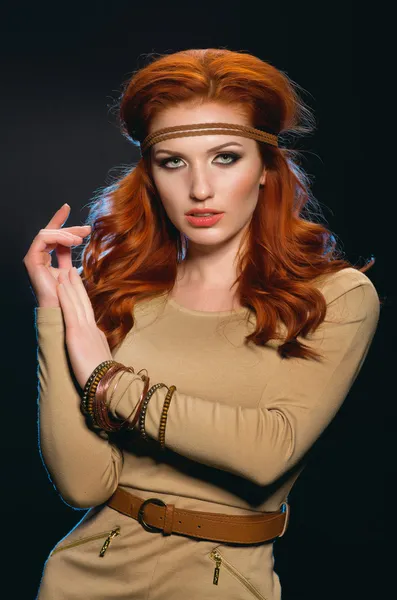 Güzel redhaired kadın — Stok fotoğraf