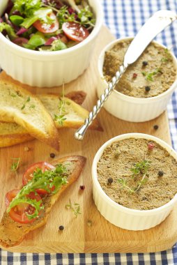 kekik ve biber tavuk karaciğer pate