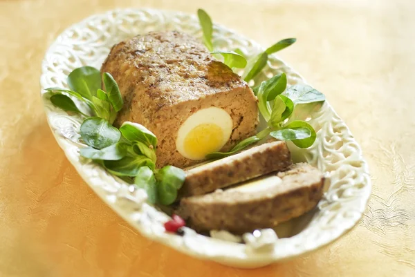 Easter baked meatloaf with boiled eggs — Stock Photo, Image