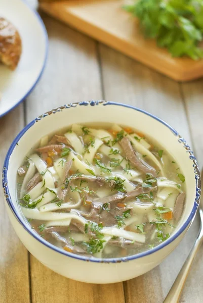 Sopa de macarrão com corações de peru — Fotografia de Stock