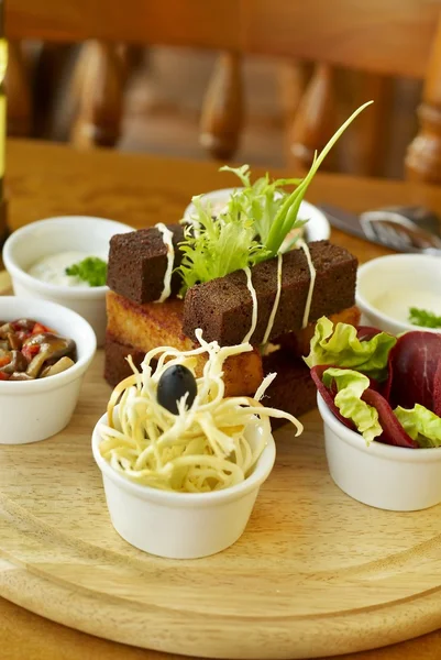 Bandeja de inicio con aperitivos — Foto de Stock