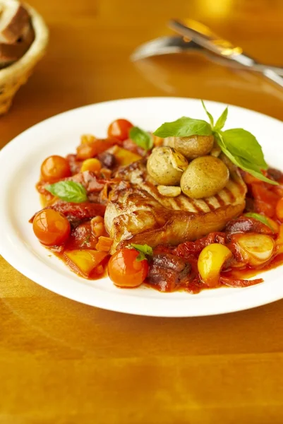 Pork with vegetables in tomato sauce — Stock Photo, Image