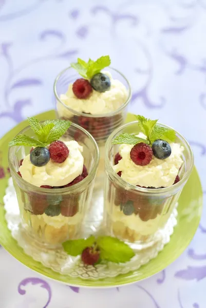 Berry dessert with mascarpone and biscuit — Stock Photo, Image