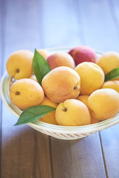 Fresh apricots — Stock Photo, Image