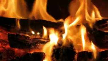 alev içinde bir şömine closeup