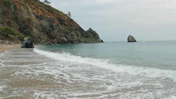 Tempo nublado na praia na Turquia — Vídeo de Stock