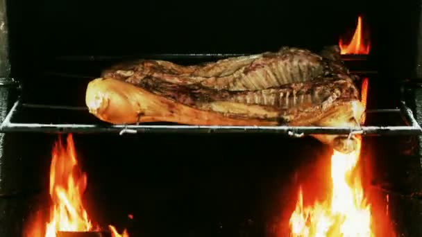 Piglet roasted on a spit — Stock Video