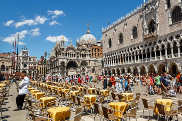 16. Jul 2012 - Street cafe waiting for tourist at St Mark square in Venice, — Stock Photo, Image