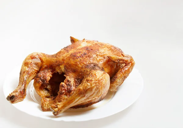 Poulet rôti isolé sur un blanc — Photo