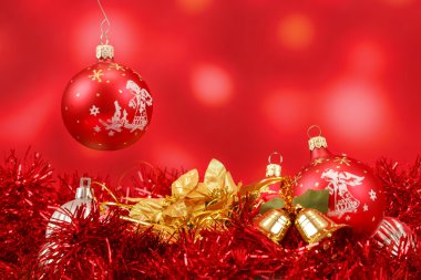 Kırmızı Noel topları arka plan