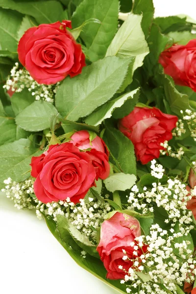 新鲜的红色玫瑰上白色的花束 — 图库照片