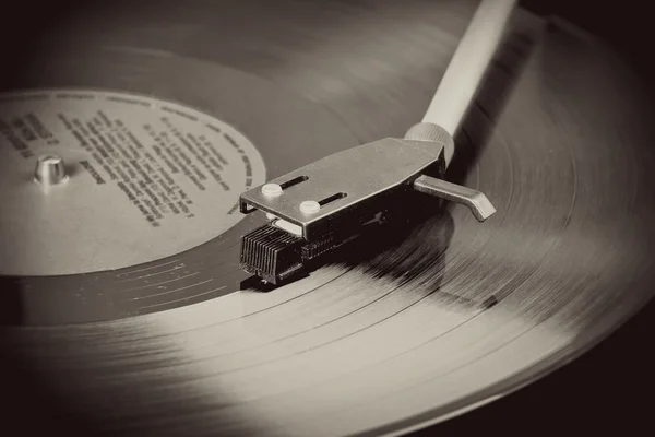 Vintage record player with spinning vinyl. Motion blur image. — Stock Photo, Image