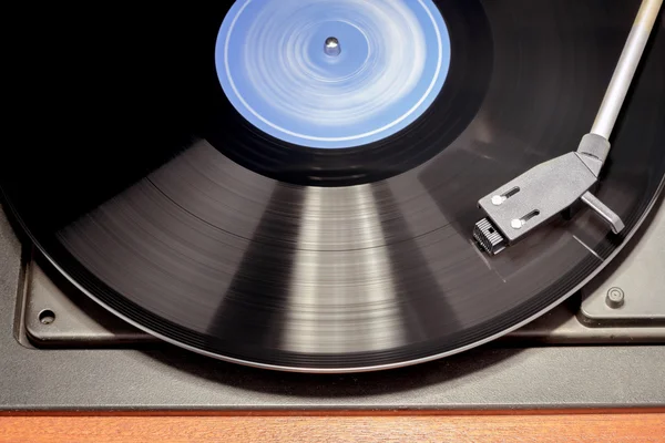 Vintage record player with spinning vinyl. Motion blur image. — Stock Photo, Image